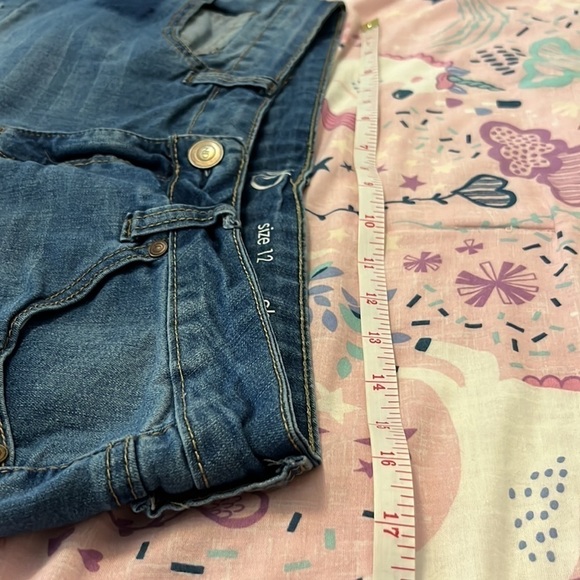New Directions Printed Denim Shorts - Picture 10 of 16
